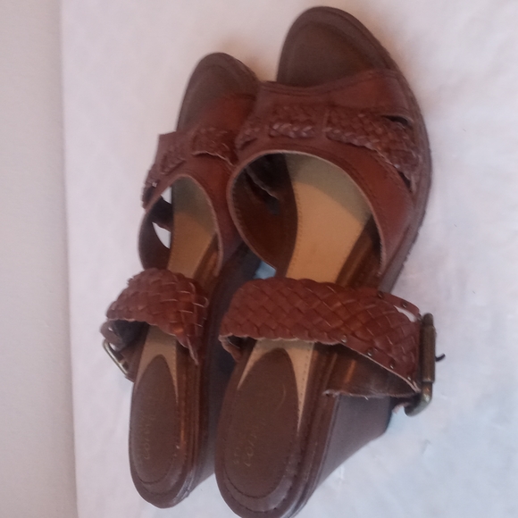 Strictly Comfort Sandals - Picture 2 of 6